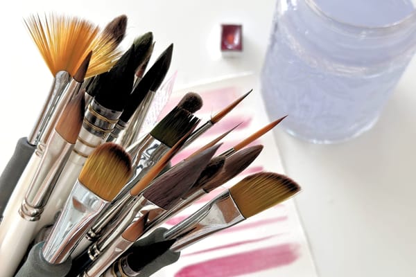 Die besten Aquarellpinsel – warum teurer nicht automatisch besser malt
